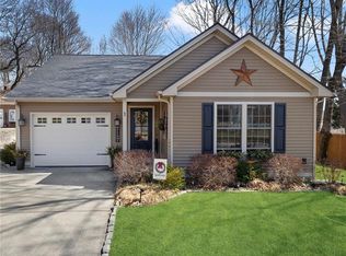 1A Maple St, Moosup, CT 06354