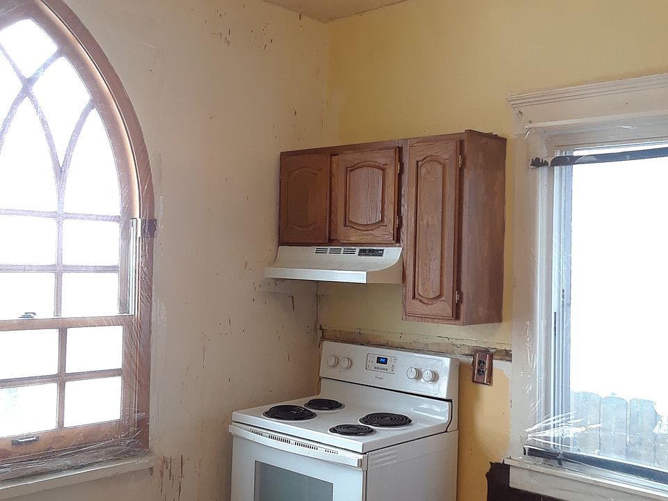 2nd image of 19 W Josephine St