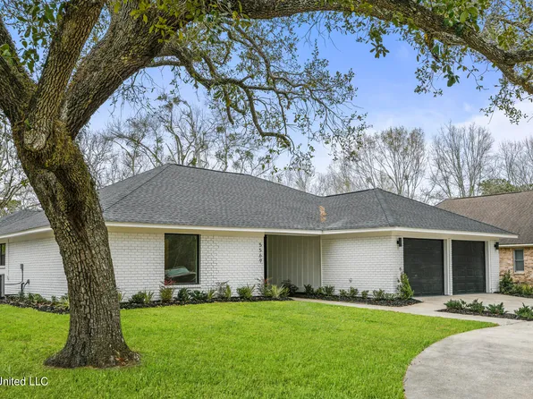 5569 Diamondhead Dr E, Diamondhead, MS 39525