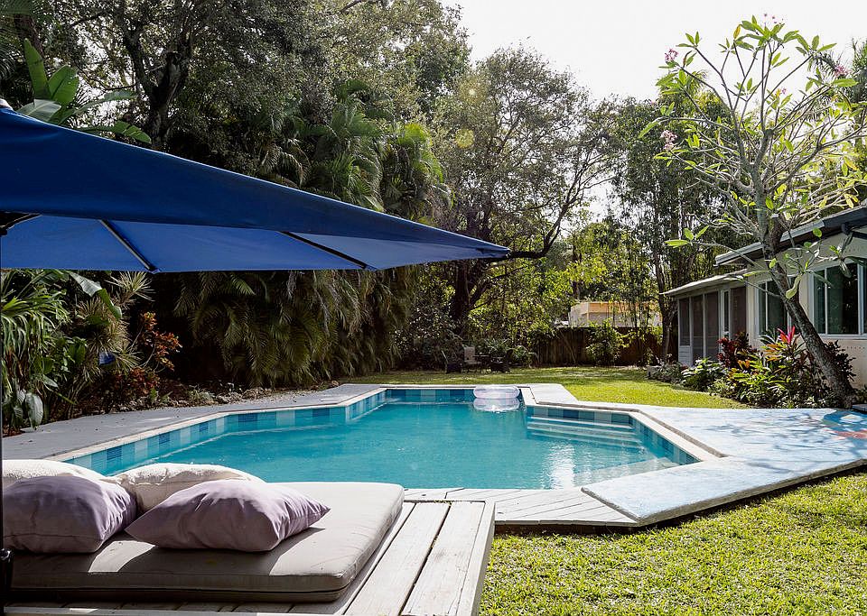 Day bed in back yard