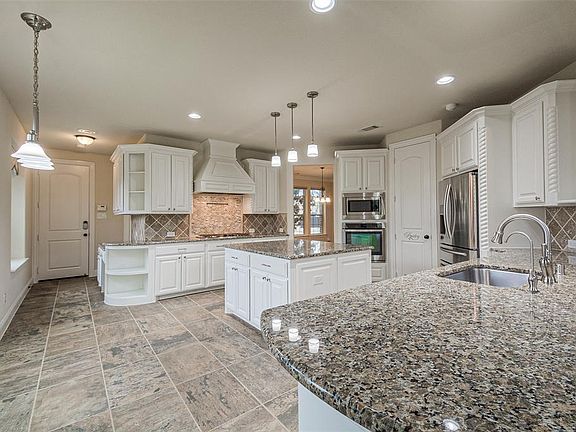 4th image of 100 Townlake Dr