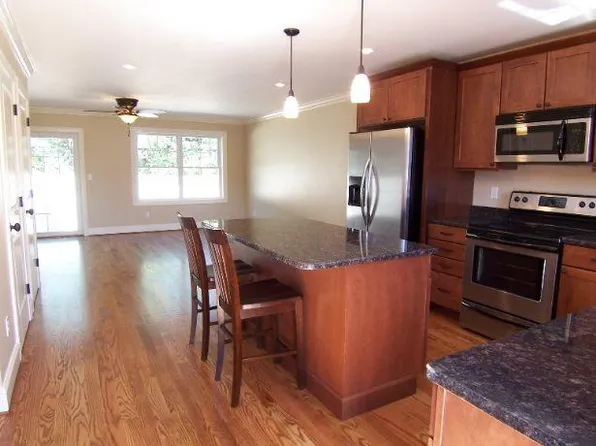 57D Whiting St, Plainville, CT 06062