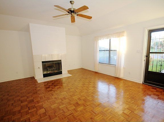 2nd image of 215 Oak Hill Dr