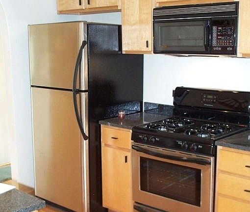 5th image of 1742 W School St #3