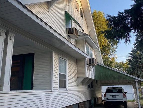 2nd image of 202 W Robinson St