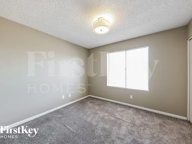 2915 W Danbury Dr — Photo 12