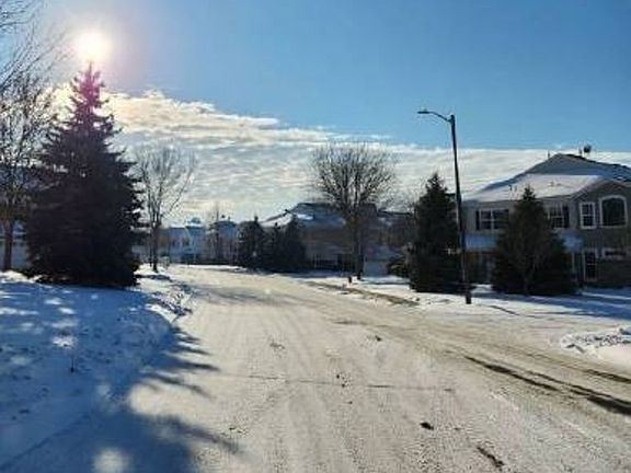 Exterior Neighborhood (street photo)