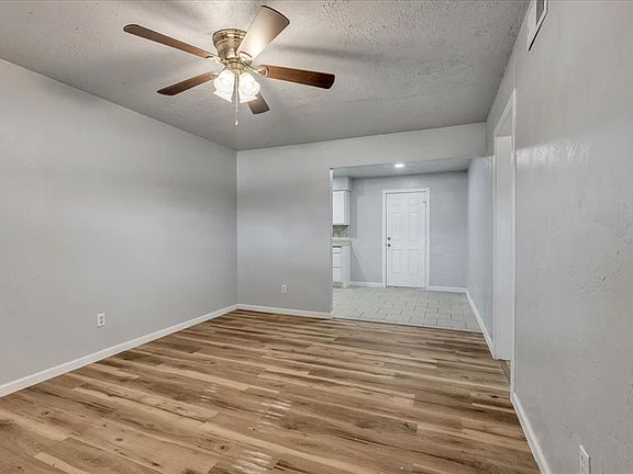 3rd image of 937 Brown Dr