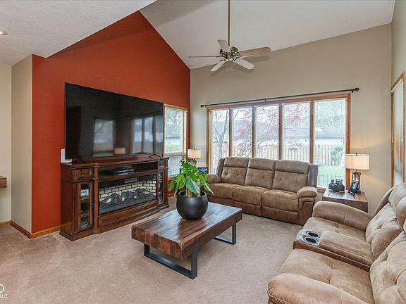 3rd image of 4651 Monterey Dr