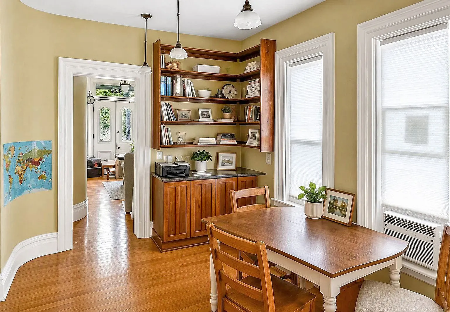 4 bed, 2.5 bath, 2850 sqft, $2,900 — Photo 3