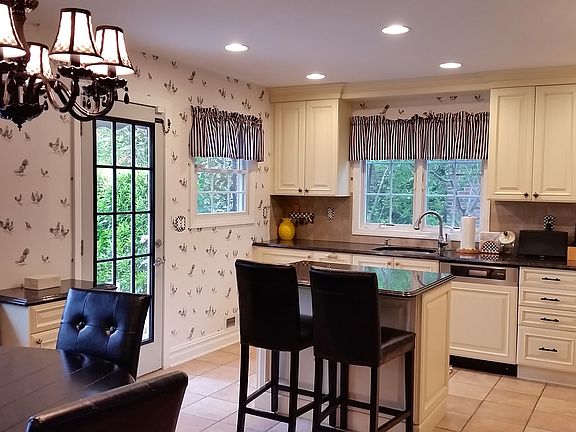 3rd image of 74 Whitewood Ave