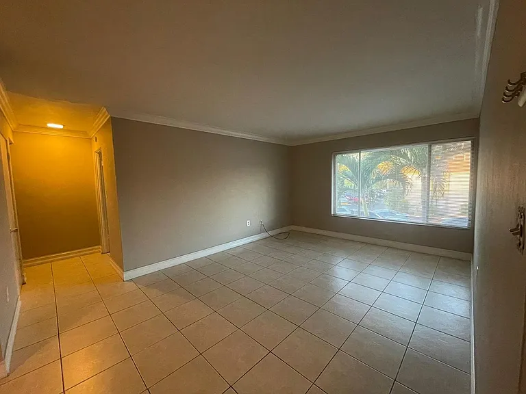 1830 Maravilla Ave #207 — Photo 7