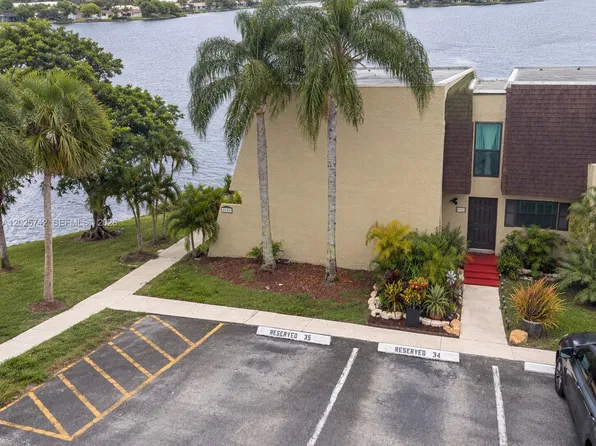 8982 Palm Tree Ln #8982, Pembroke Pines, FL 33024