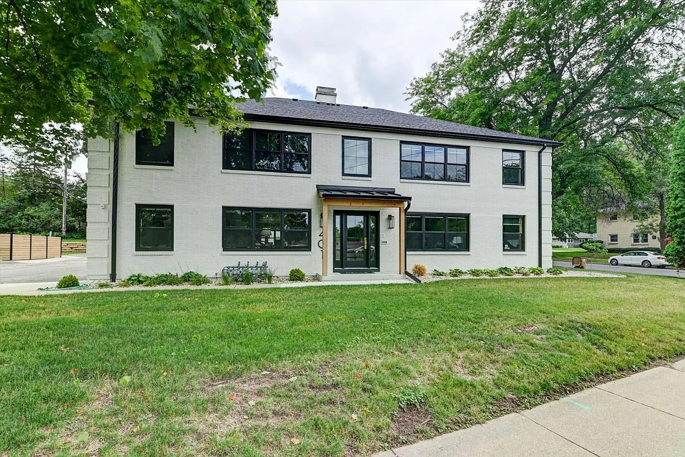 2 bed, 950 sqft, $1,895 — Photo 1