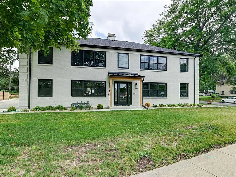401 Presidential Ln #3 — Photo 1