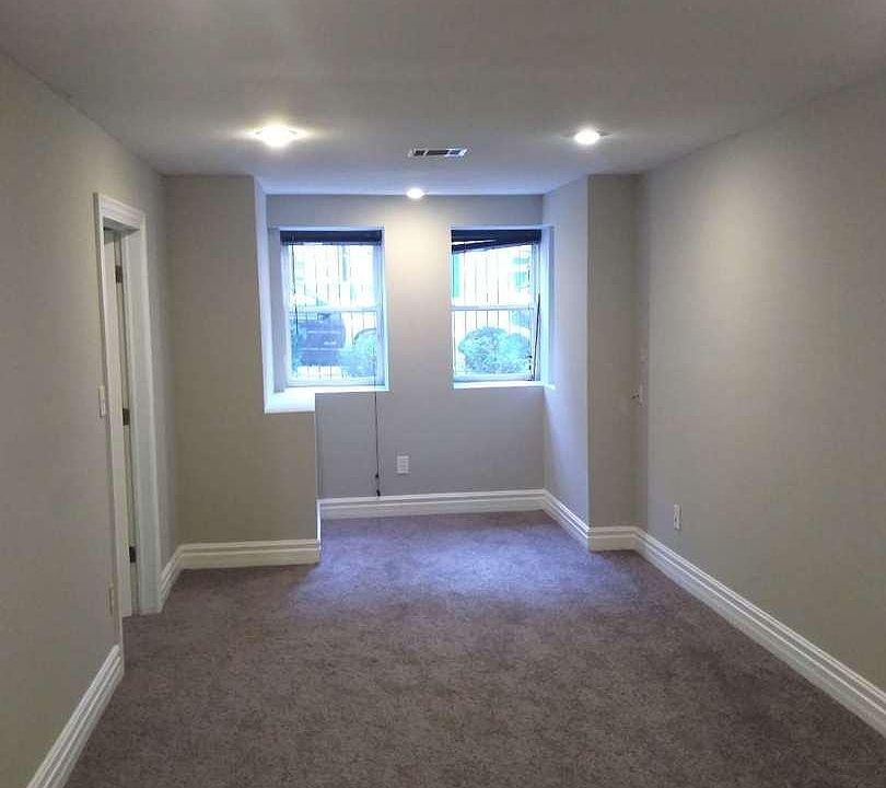 1st image of 1338 N Claremont Ave #G