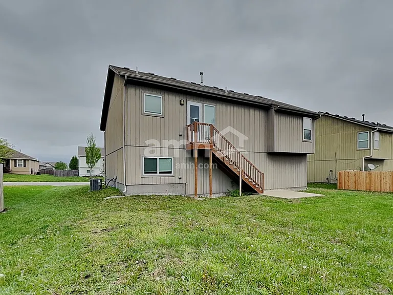 643 E Apache St — Photo 21