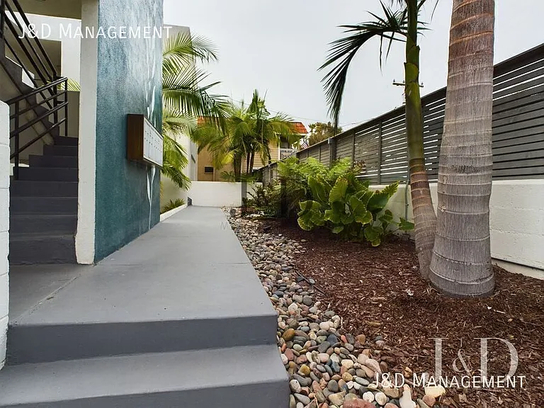 1120 S Pacific St — Photo 2