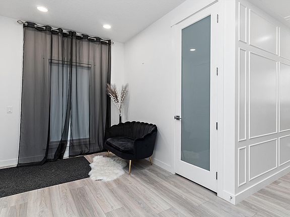 4th image of 17830 62a St NW