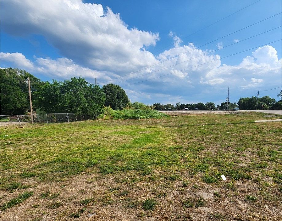 2nd image of 1559 Tobias Ave
