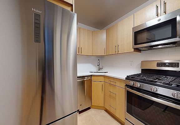 5th image of 1 Astor Pl APT 3O