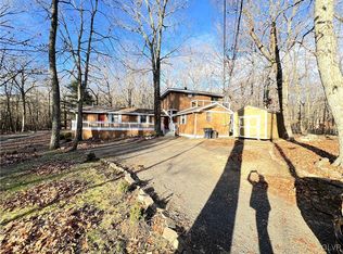 1076 Alpine Dr, East Stroudsburg, PA