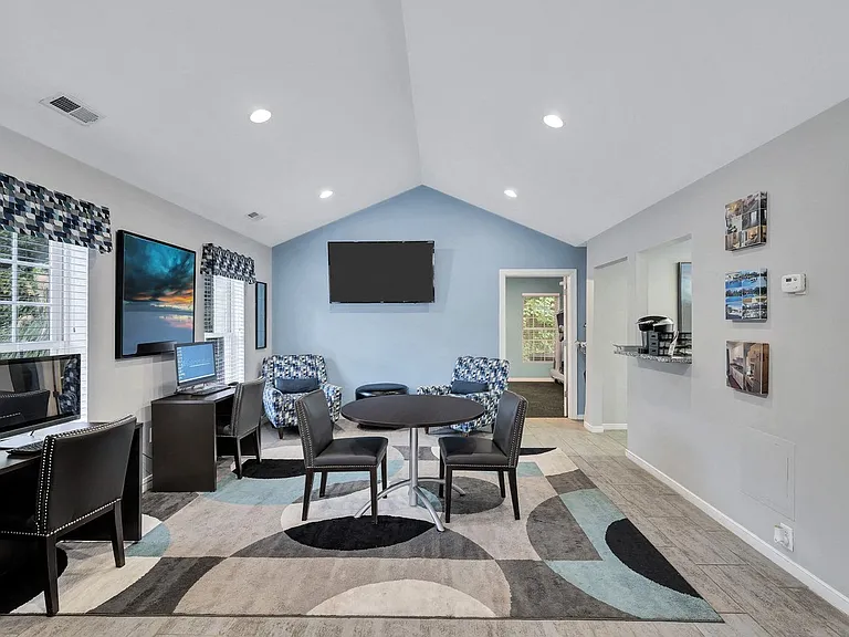 Aston Ridge Apartments — Photo 20