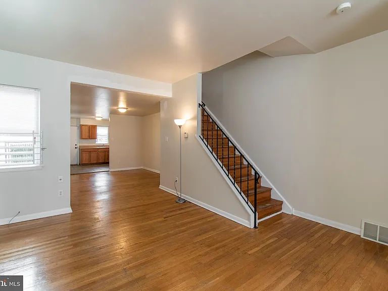 1635 Fontain St — Photo 4