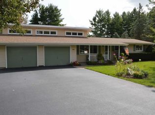 5404 Oakwood Dr, Oakwood Hills, IL 60013
