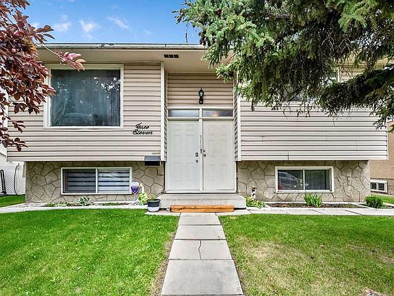 3rd image of 311 N Penbrooke Cres SE