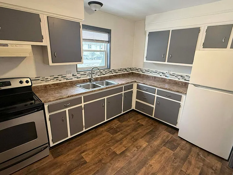 68 Langley St — Photo 1