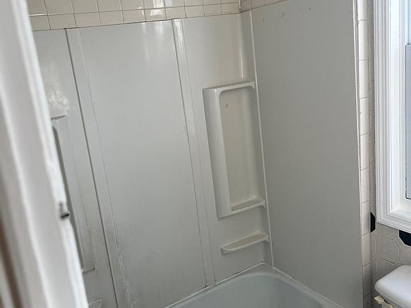 4th image of 235 Smith Avenue