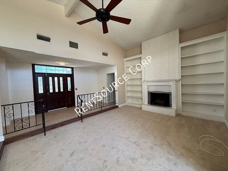 3 Bedrooms/2 Bathrooms Single Story Home for Rent in West Lancaster in Antelope Valley — Photo 4