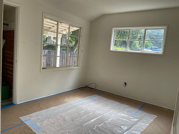 5th image of 423 Mountain Dr