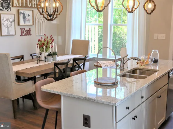 73 Melsonby Dr, Bunker Hill, WV 25413