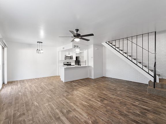 2nd image of 14242 N Oakwood Ln