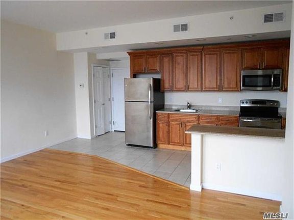 3rd image of 39 Mineola Blvd Ste 3D