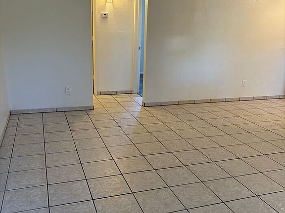 4th image of 2843 E 17th St #9