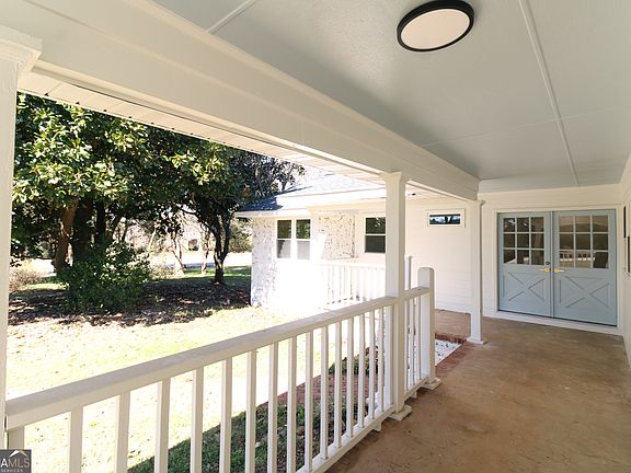 3rd image of 100 Williamsburg Ln