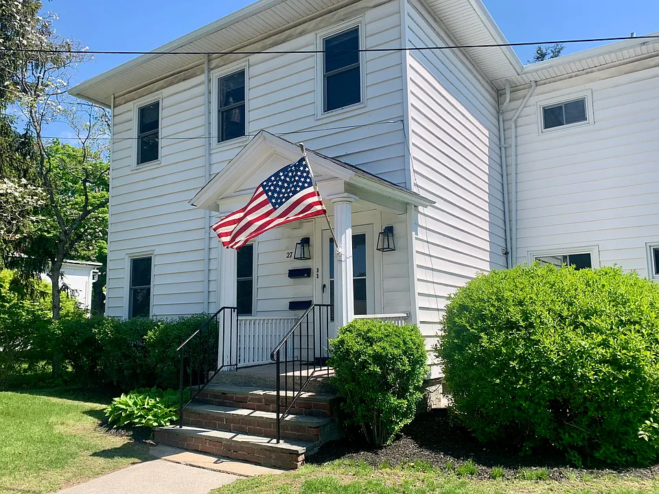 27 W Bridge St