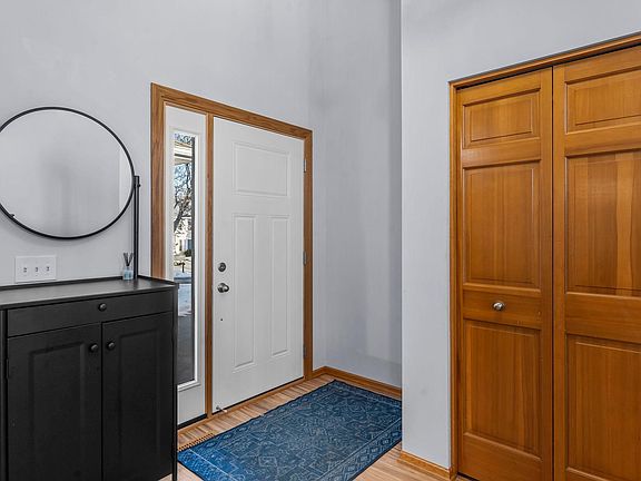 3rd image of 824 Winterberry Dr