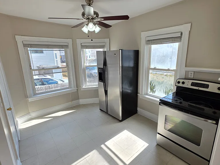177 Oriole Ave 2ndFlr 2B/1B Carpet SSAppliances PetsOK DblParlor — Photo 14