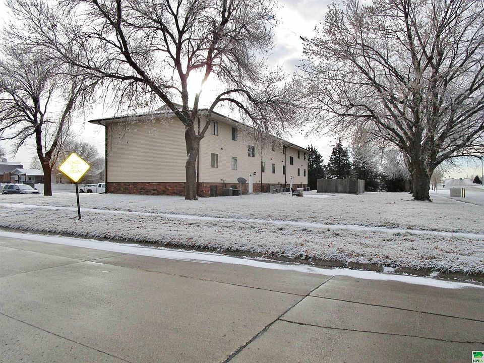 2nd image of 3800 Cedar St