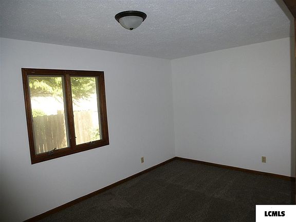 5th image of 230 Crestwood Dr