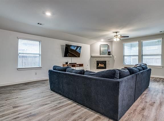 3rd image of 4043 Starlight Creek Dr