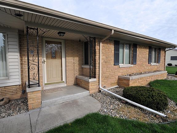 3rd image of 61460 Elderberry Ln