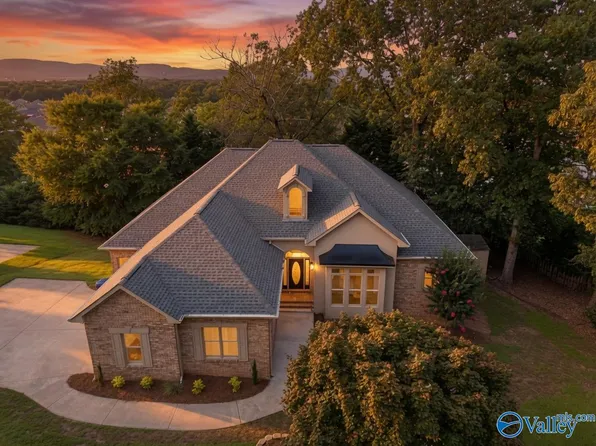 265 Hidden Oaks Dr, Oxford, AL 36203