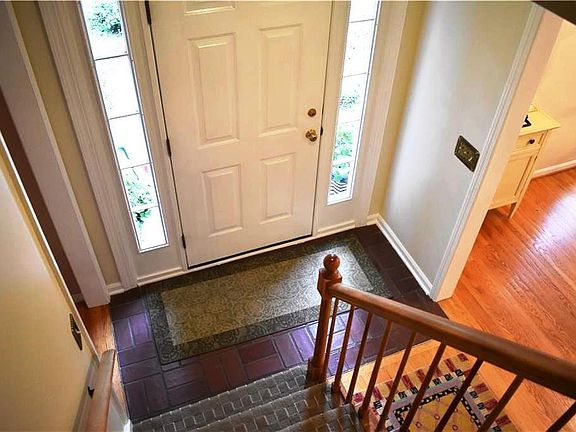 2nd image of 15 Buttonwood Cir