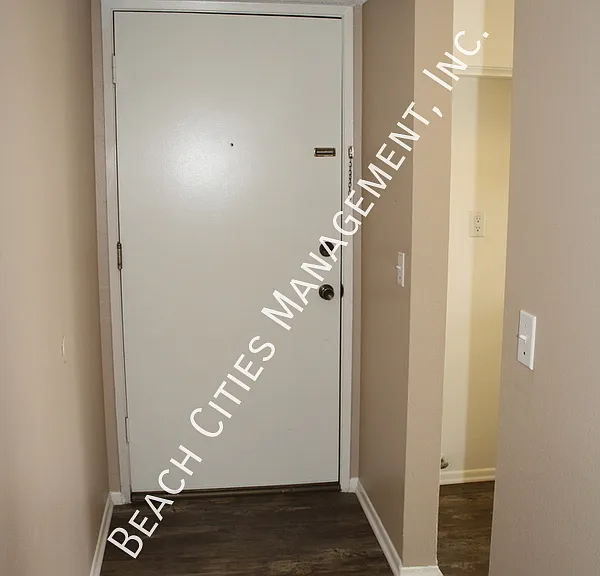 1723 Cedar Ave #211 — Photo 2