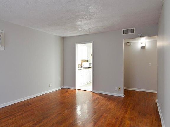 3rd image of 801 N 48th St APT 6